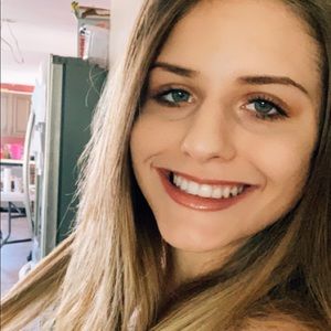 Meet your Posher, Madaline